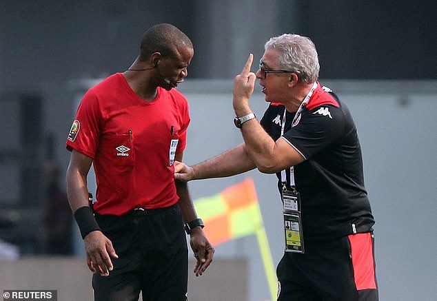 Tunisia coach confronts referee after error