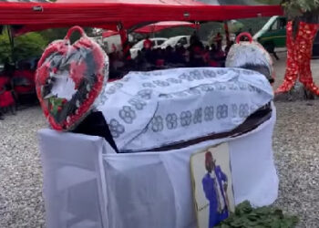Kofi Kinaata, Dr. Likee and others pay their last respect to Baba Spirit