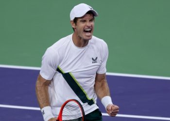 Andy Murray celebrates his comeback win against Tomas Martin Etcheverry