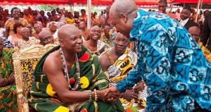 John Mahama greets Togbe Afede XIV at a public function