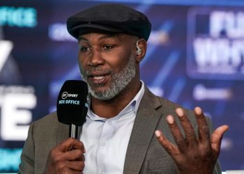 Three-time world heavyweight champion Lennox Lewis has praised Tyson Fury