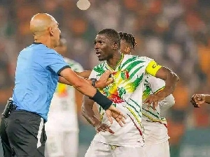 Mali captain Hamari Traore confronted referee Mohamed Adel