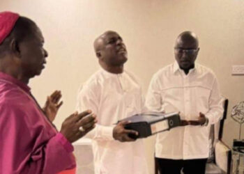 Rev. Victor Kusi Boateng (middle) praying over Bawumia's nomination forms